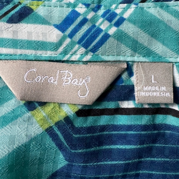 Coral Bay - Blue and White Long Sleeves Lined button Down Shirt - Picture 11 of 13